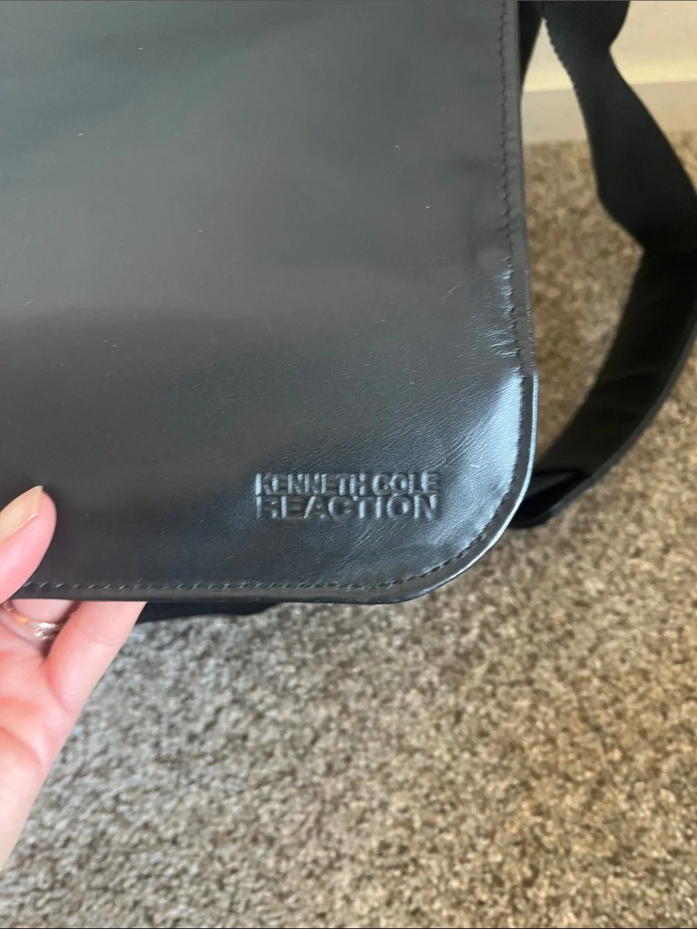 Kenneth Cole Reaction Black Leather Messenger/Laptop bag with Front Zip Pocket
